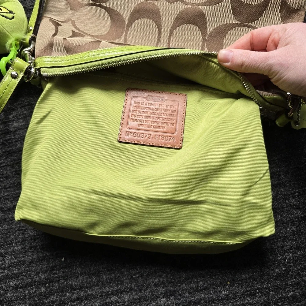 Coach Khaki Apple Green Signature Logo Canvas Purse Handbag G0973-F13674 Y2k - Picture 9 of 11